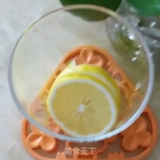 冰爽柠檬水的做法步骤：4