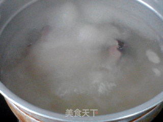 粉蒸腊肉土豆的做法步骤：2