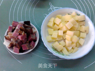 粉蒸腊肉土豆的做法步骤：4
