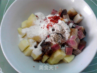 粉蒸腊肉土豆的做法步骤：5