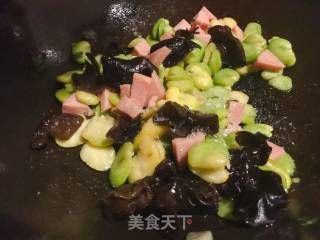 蚕豆炒火腿的做法步骤：10