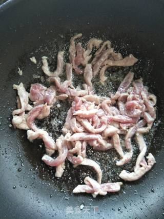 芹菜炒肉丝的做法步骤：3