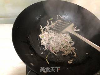 芹菜炒肉丝的做法步骤：6