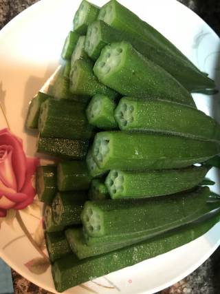 蒜蓉秋葵的做法步骤：3