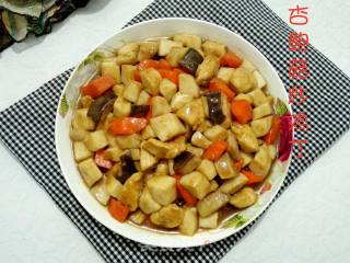 杏鲍菇炒鸡丁的做法步骤：10