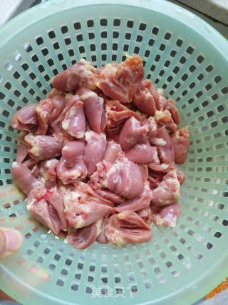 鸡心炖土豆的做法步骤：1