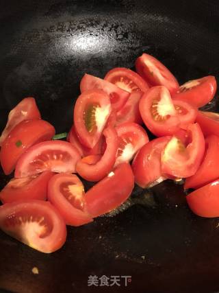 鸡蛋炒番茄的做法步骤：2