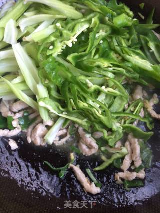 青椒芹菜炒肉丝的做法步骤：6