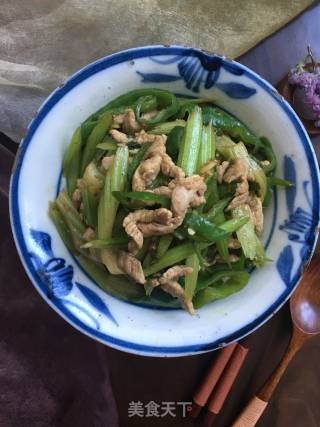 青椒芹菜炒肉丝的做法步骤：8