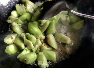丝瓜炒虾皮的做法步骤：5