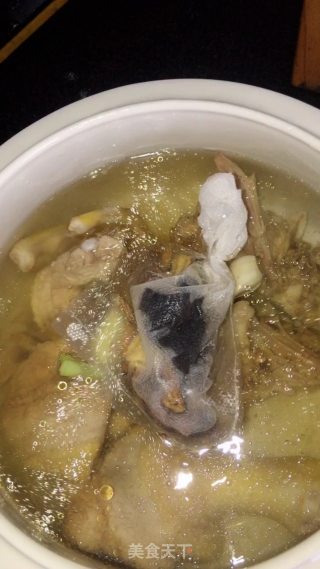 四物老鸭汤的做法步骤：6