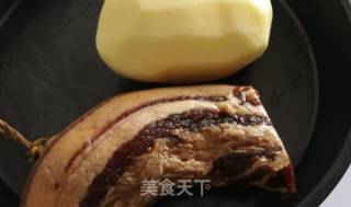 腊肉蒸土豆的做法步骤：1