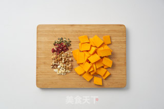 混合干果烤南瓜沙拉的做法步骤：1