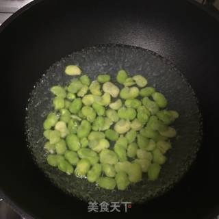 蚕豆炒土豆片的做法步骤：4