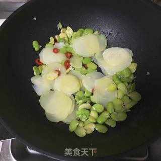 蚕豆炒土豆片的做法步骤：7