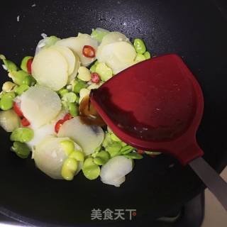蚕豆炒土豆片的做法步骤：9