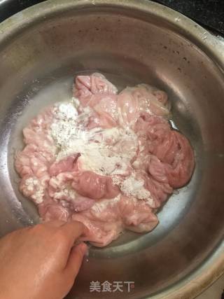 卤猪大肠的做法步骤：1