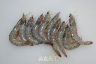 香酥炸虾的做法步骤：1