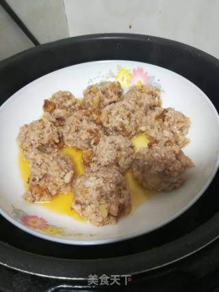 松茸菇虾干猪肉丸子的做法步骤：4
