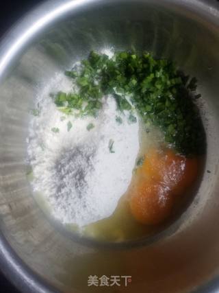 韭菜鸡蛋饼的做法步骤：4