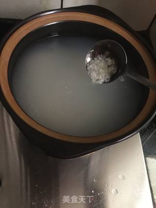皮蛋瘦肉粥的做法步骤：2