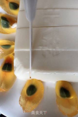 香辣皮蛋豆腐的做法步骤：2