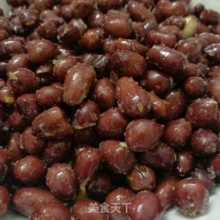 盐炒花生米的做法步骤：4
