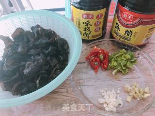 素炒黑木耳的做法步骤：1