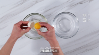 草莓松饼的做法步骤：1
