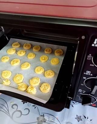 玫瑰花小点心的做法步骤：9