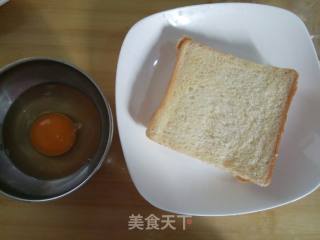 夏日懒人餐  鸡蛋煎面包片的做法步骤：1