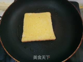 夏日懒人餐  鸡蛋煎面包片的做法步骤：5