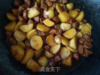 土豆焖肉的做法步骤：9