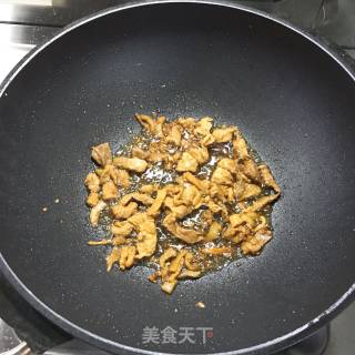 蒜苗洋葱炒肉丝的做法步骤：3