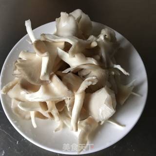 鲜菇烧豆腐的做法步骤：1