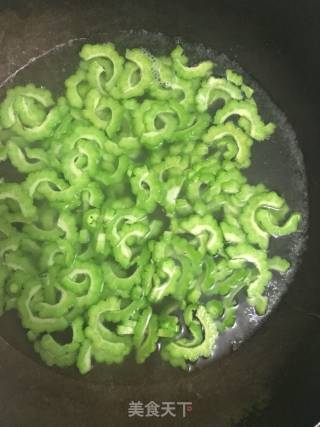 苦瓜鸡蛋的做法步骤：3
