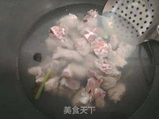 可乐焖排骨的做法步骤：3