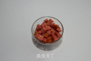 豉椒红肠丁的做法步骤：1