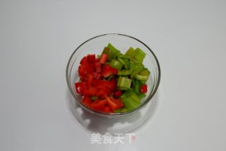 豉椒红肠丁的做法步骤：2