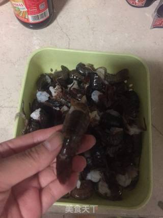 麻辣虾球的做法步骤：1