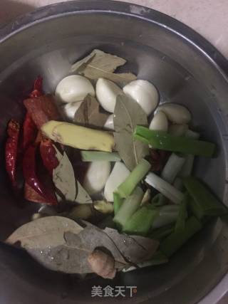 麻辣虾球的做法步骤：2