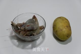 椒盐土豆虾的做法步骤：1
