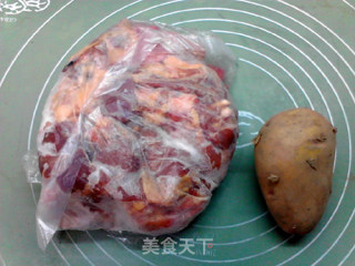 土豆蒸鸡的做法步骤：1