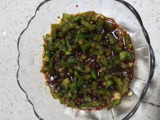 青椒皮蛋的做法步骤：4