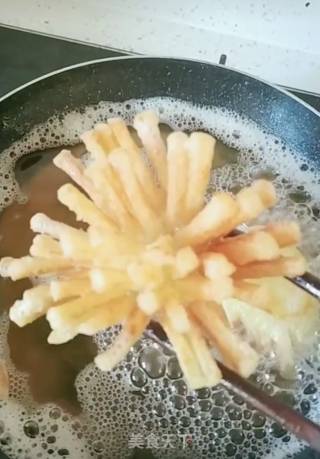 糖醋菊花土豆的做法步骤：7