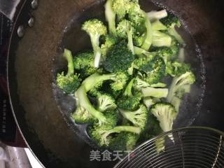 清炒西兰花的做法步骤：4