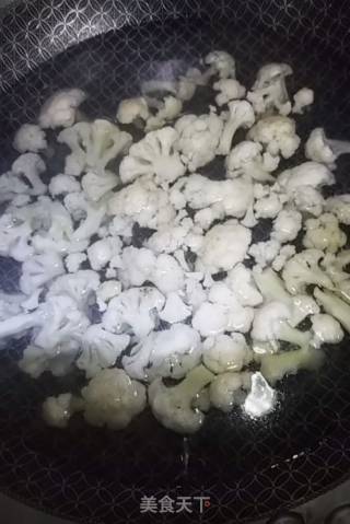 番茄炒有机菜花的做法步骤：1
