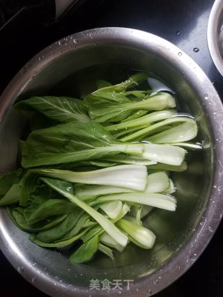 平菇油菜炒肉片的做法步骤：1