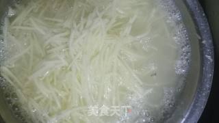 “夏日懒人餐”凉拌土豆丝的做法步骤：3