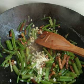芹菜炒粉的做法步骤：6
